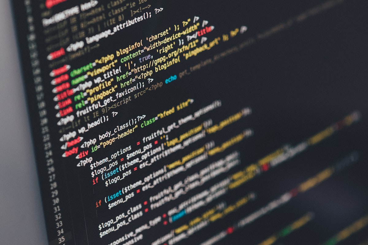 Vibe Coding vs Traditional Coding: Mana yang Lebih Cocok Buat Kamu?